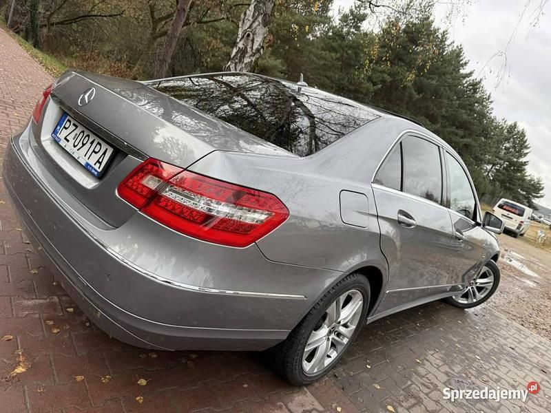 Używany Mercedes E200 184 KM (135 kW) 2010 Szary Sedan/Limuzyna