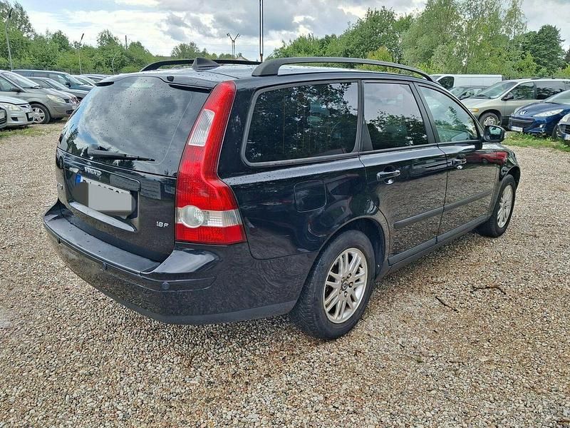 Używany Volvo V50 125 KM (91 kW) 2006 Czarny (metalik) Kombi