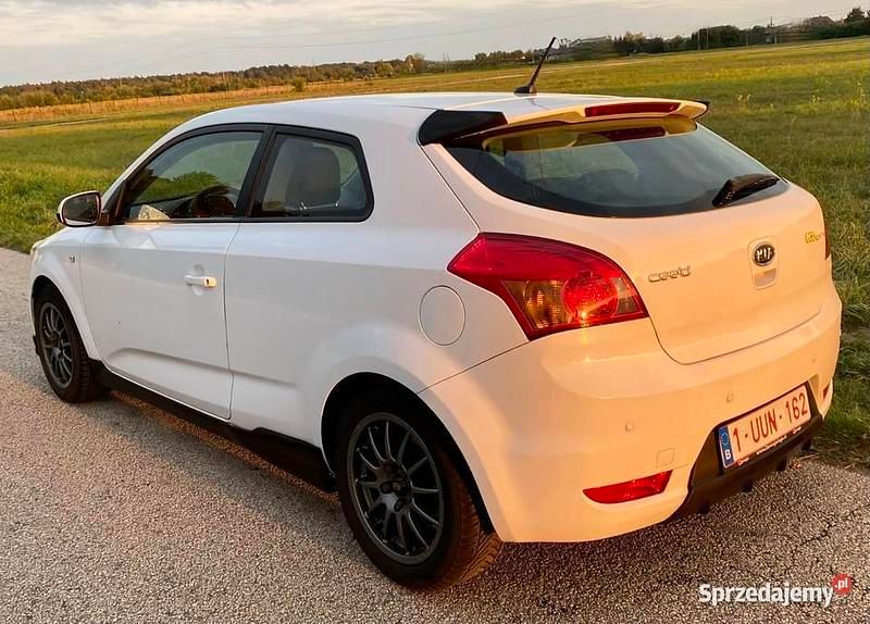 Biały Używany 2012 Kia ProCeed Coupe | 14 999 zł - Obraz 1/4