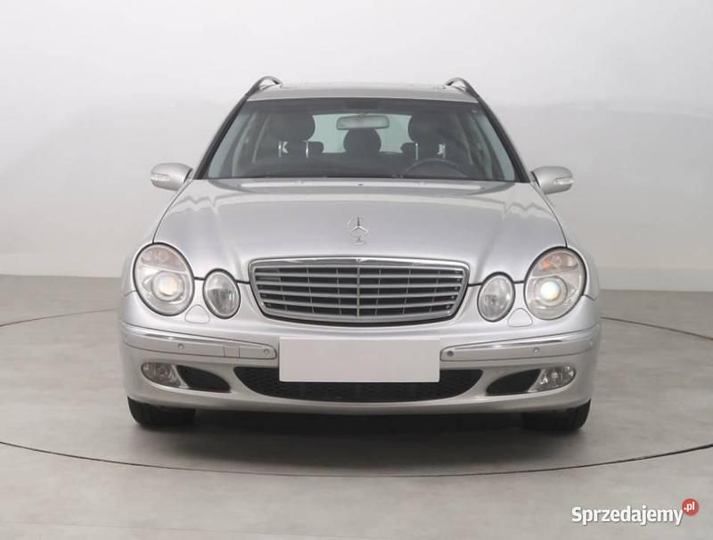 Srebrny Używany 2004 Mercedes E220 Kombi | 12 999 zł - Obraz 1/4