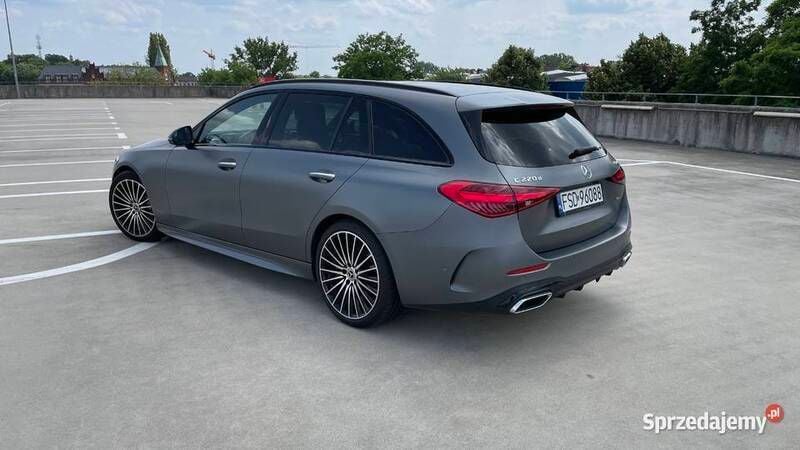 Szary Używany 2022 Mercedes A220 AMG Kombi | 179 999 zł - Obraz 1/4