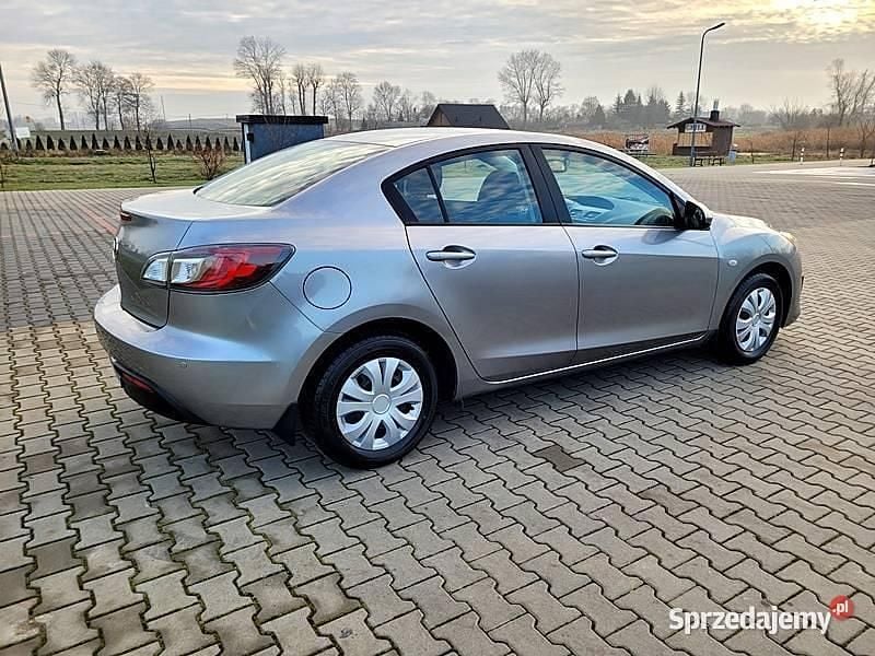 Używany Mazda 3 105 KM (77 kW) 2009 Srebrny Sedan/Limuzyna