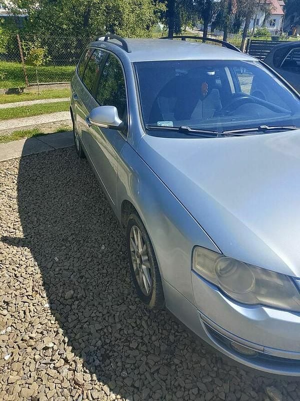 Niebieski Używany 2005 VW Passat Kombi | 7500 zł (Uczciwa cena) - Obraz 1/4