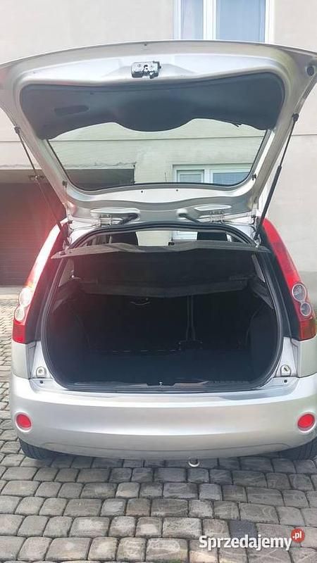 Używany Ford Fiesta 2007 Srebrny Hatchback
