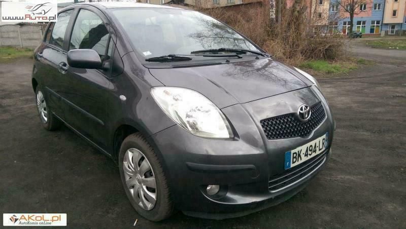 Używany Toyota Yaris 87 KM (63 kW) 2007 Fioletowy (metalik) Hatchback