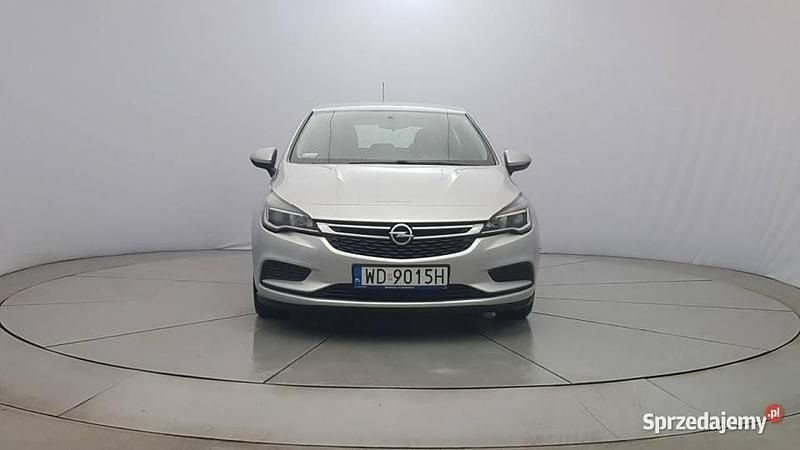 Srebrny Używany 2018 Opel Astra Enjoy Hatchback | 33 850 zł (Dobra cena) - Obraz 1/4