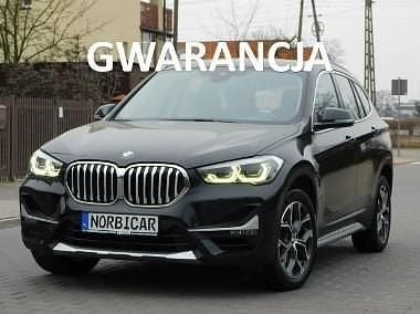 Czarny (metalik) Używany 2020 BMW X1 xLine SUV | 85 555 zł (Uczciwa cena) - Obraz 1/4