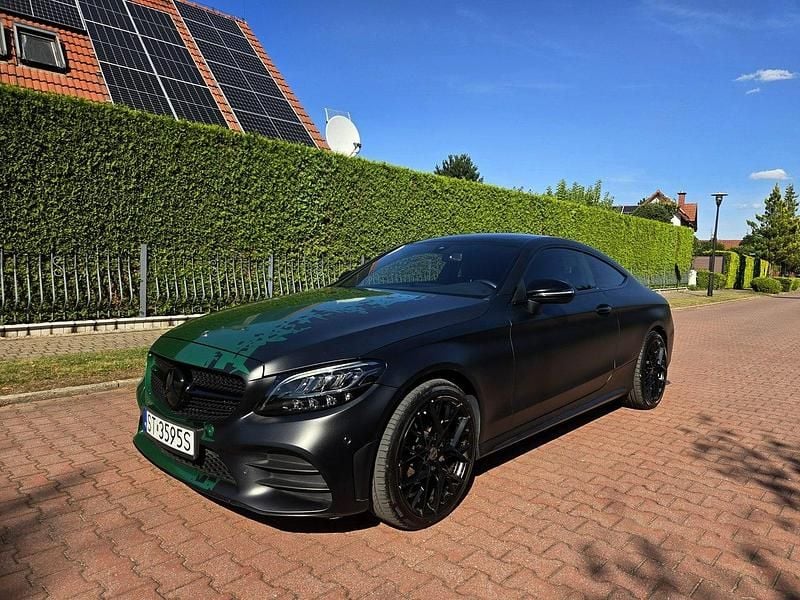 Niebieski ciemny (metalik) Używany 2020 Mercedes C220 Coupe | 124 900 zł - Obraz 1/4