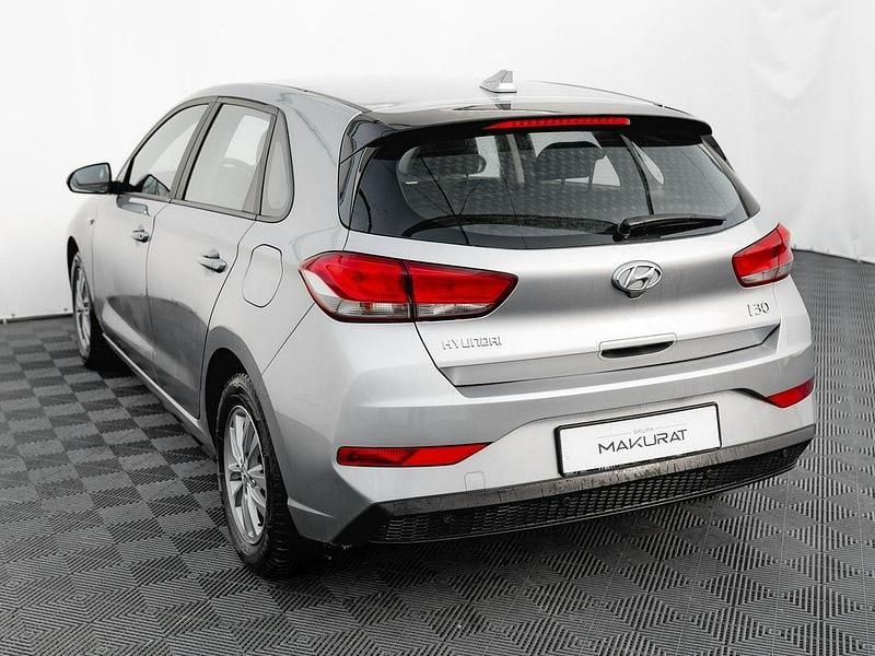 Używany Hyundai i30 110 KM (80 kW) 2022 Srebrny (metalik) Hatchback