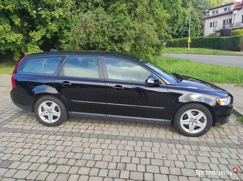 Czarny Używany 2010 Volvo V50 Kinetic Kombi | 13 000 zł - Obraz 1/4