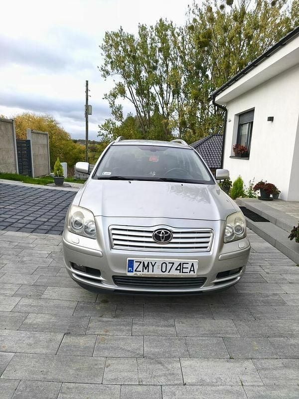 Srebrny Używany 2006 Toyota Avensis Kombi | 14 000 zł (Uczciwa cena) - Obraz 1/4