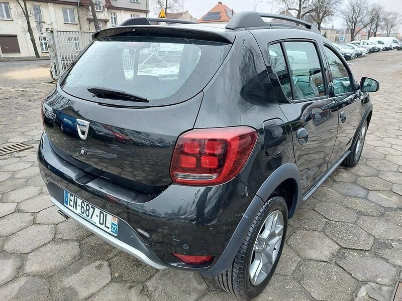 Używany Dacia Sandero Stepway 90 KM (66 kW) 2017 Czarny Hatchback