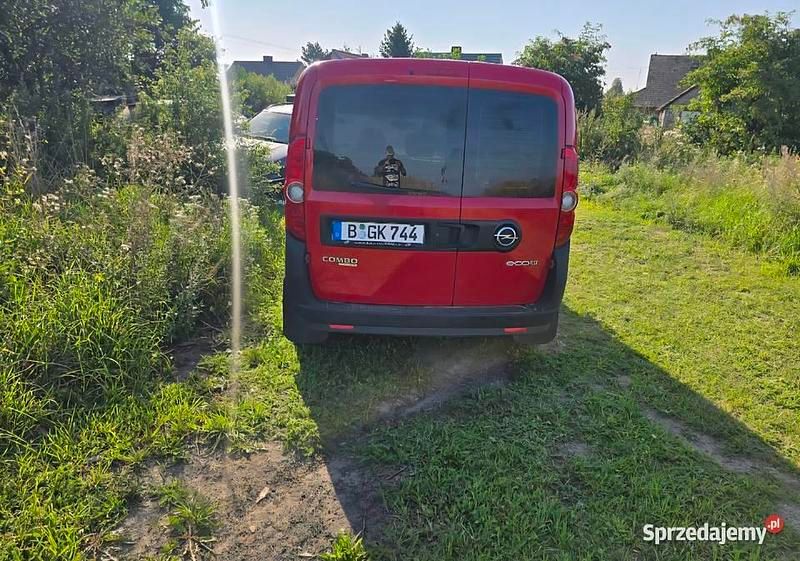 Czerwony Używany 2013 Opel Combo Minivan | 30 000 zł - Obraz 1/4