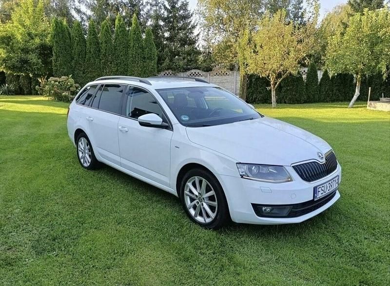 Biały Używany 2016 Skoda Octavia Joy Kombi | 23 500 zł (Uczciwa cena) - Obraz 1/4