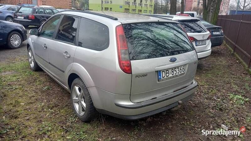 Używany Ford Focus 2005 Srebrny Sedan/Limuzyna