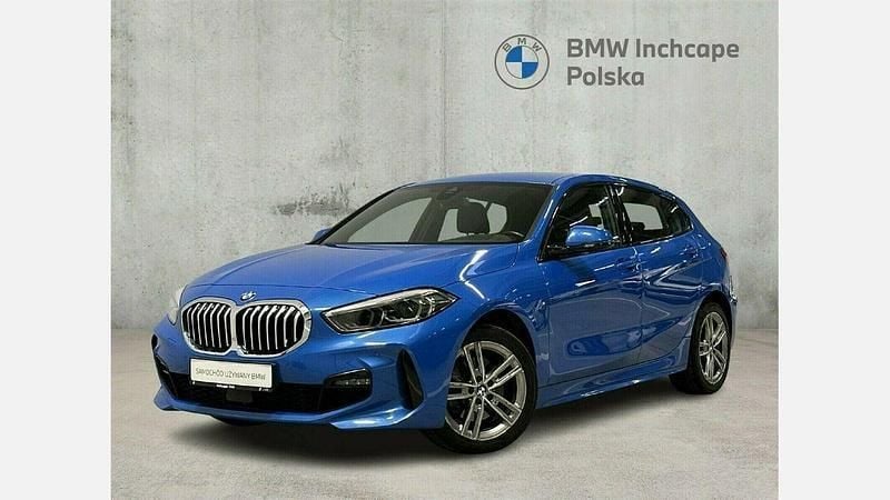 Niebieski misano m metalizowany Używany 2022 BMW 118 Shadowline Hatchback | 99 900 zł (Dobra cena) - Obraz 1/3