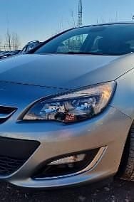 Używany Opel Astra 140 KM (102 kW) 2013 Inny kolor Sedan/Limuzyna