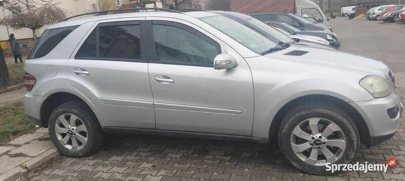 Używany 2005 Mercedes ML350 SUV | 30 000 zł - Obraz 1/4