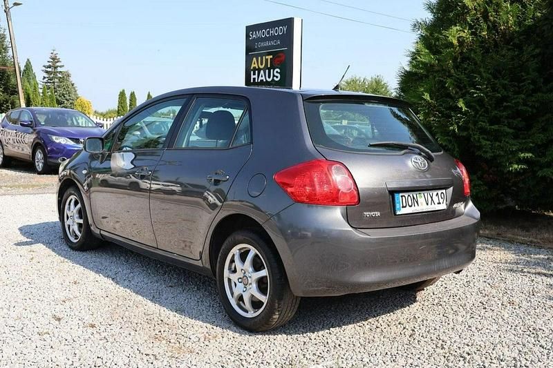 Używany Toyota Auris 124 KM (91 kW) 2009 Szary Sedan/Limuzyna