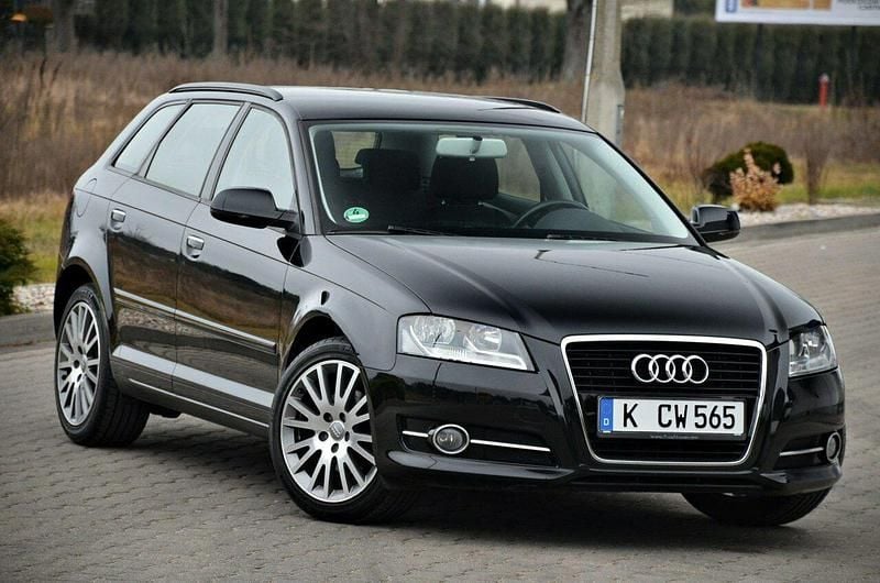 Czarny Używany 2012 Audi A3 Sportback Hatchback | 32 800 zł (Uczciwa cena) - Obraz 1/4