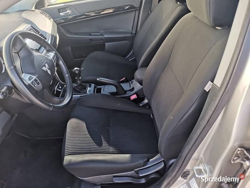 Używany Mitsubishi Lancer Sportback 2014 Srebrny Hatchback