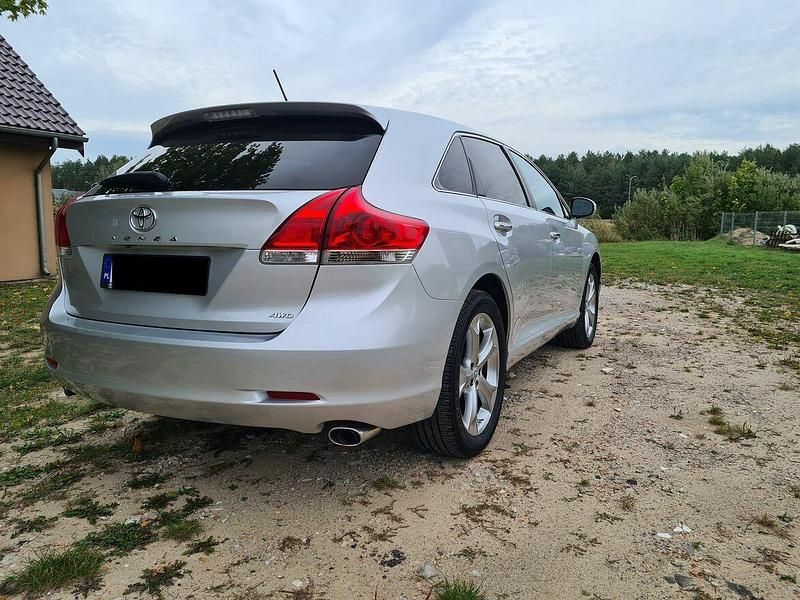 Używany Toyota Venza 2010 Srebrny SUV