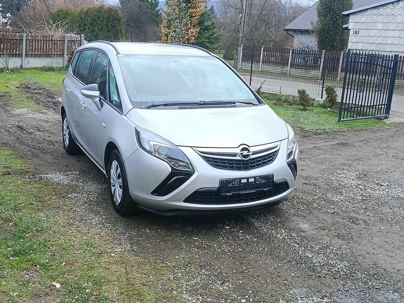 Srebrny Używany 2015 Opel Zafira Minivan | 17 500 zł (Super Cena) - Obraz 1/4