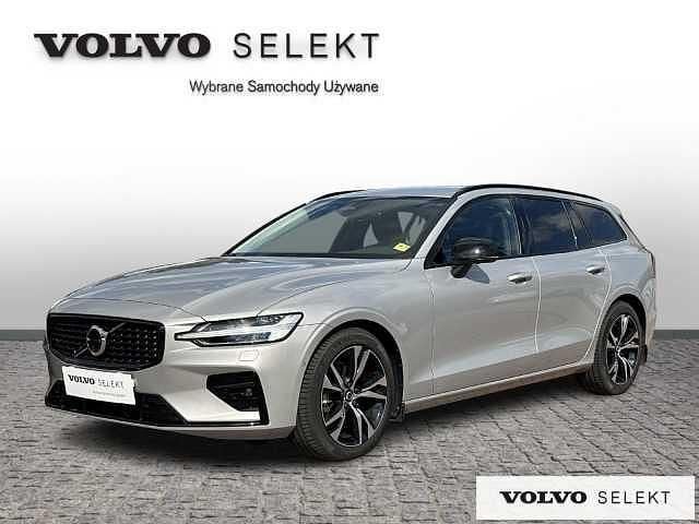 Używany Volvo V60 197 KM (144 kW) 2024 Srebrny Kombi