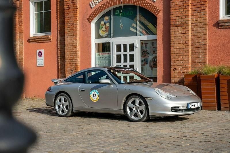 Srebrny Używany 2002 Porsche 911 Carrera Coupe | 234 777 zł - Obraz 1/4