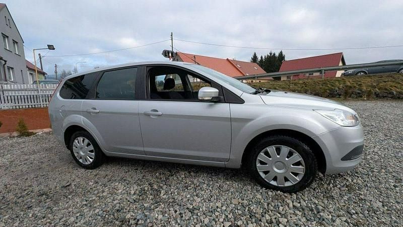 Używany Ford Focus 116 KM (85 kW) 2010 Srebrny (metalik) Kombi
