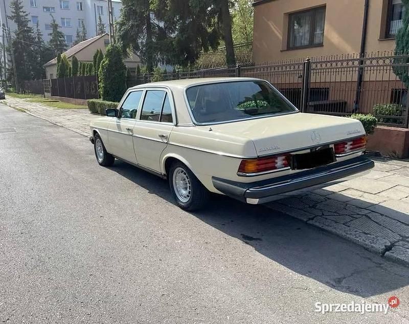 Używany 1978 Mercedes E300 | 74 000 zł - Obraz 1/4