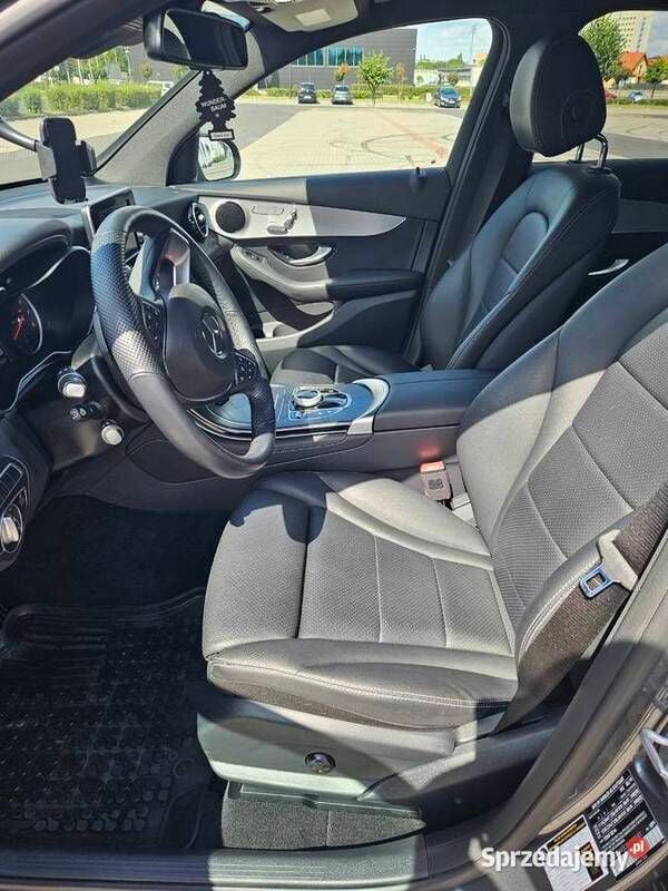 Używany Mercedes GLC300 2019 Szary SUV