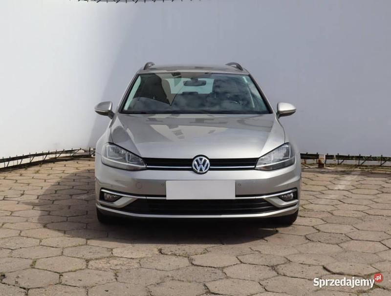 Srebrny Używany 2019 VW Golf VII Kombi | 49 999 zł (Uczciwa cena) - Obraz 1/4