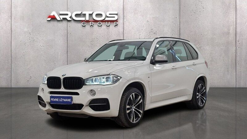 Biały (metalik) Używany 2015 BMW X5 M50 SUV | 103 900 zł - Obraz 1/4