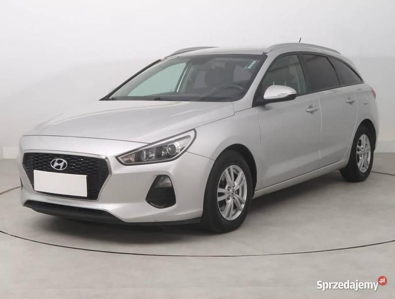 Używany Hyundai i30 2018 Srebrny Kombi