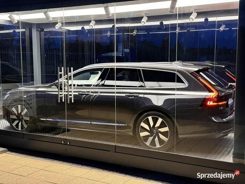 Używany Volvo V90 Plus 398 KM (292 kW) 2023 Brązowy Kombi