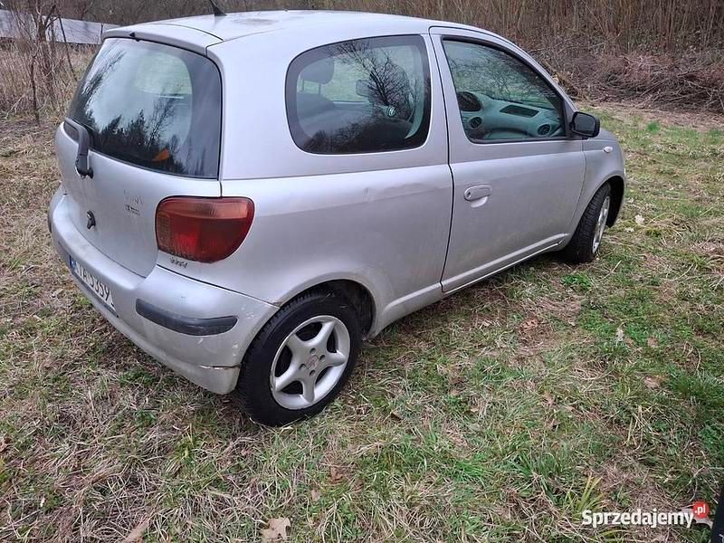 Używany Toyota Yaris 68 KM (50 kW) 1999