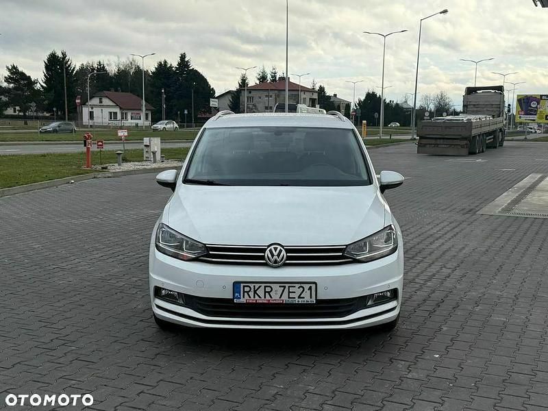Używany VW Touran R 116 KM (85 kW) 2016 Biały Minivan