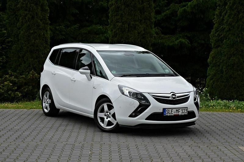 Biały Używany 2015 Opel Zafira Minivan | 39 900 zł (Uczciwa cena) - Obraz 1/4