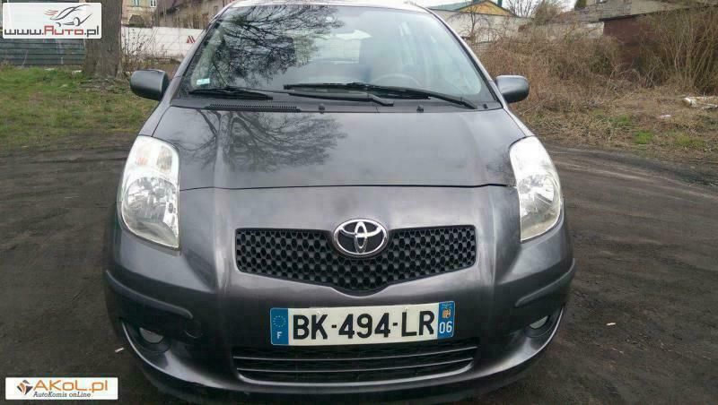 Używany Toyota Yaris 87 KM (63 kW) 2007 Fioletowy (metalik) Hatchback