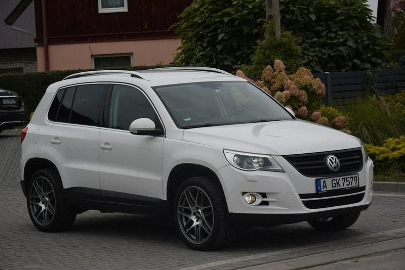 Biały Używany 2009 VW Tiguan SUV | 30 900 zł (Dobra cena) - Obraz 1/4