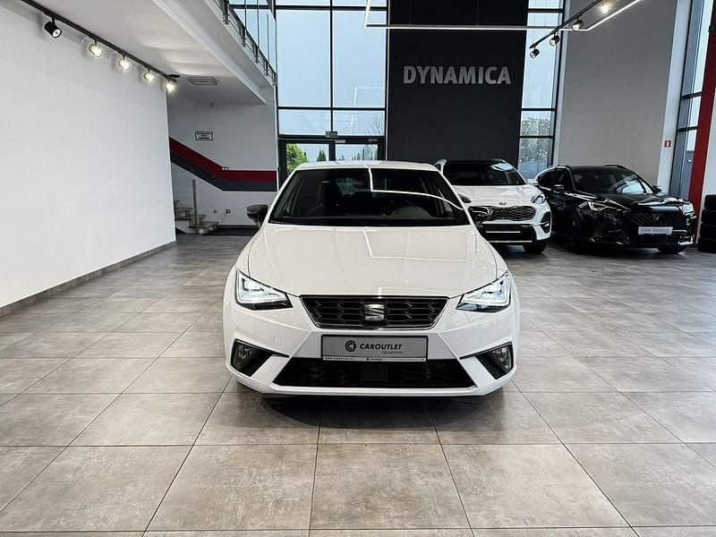 Biały (metalik) Używany 2024 Seat Ibiza Hatchback | 88 900 zł - Obraz 1/2