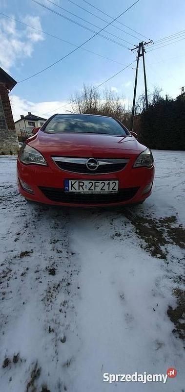 Czerwony Używany 2011 Opel Astra Hatchback | 9800 zł (Dobra cena) - Obraz 1/4