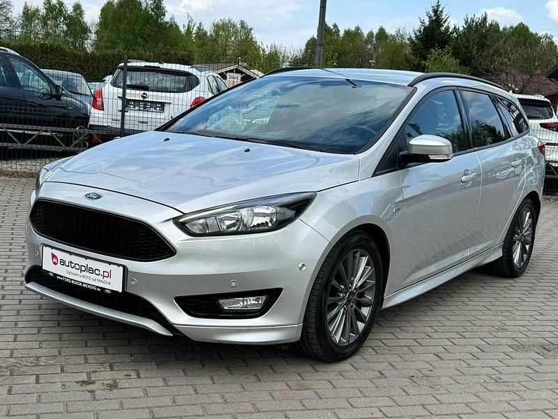 Srebrny (metalik) Używany 2018 Ford Focus Kombi | 31 900 zł - Obraz 1/4