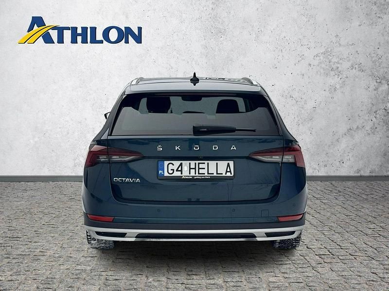 Używany Skoda Octavia 190 KM (139 kW) 2022 Niebieski (metalik) Kombi