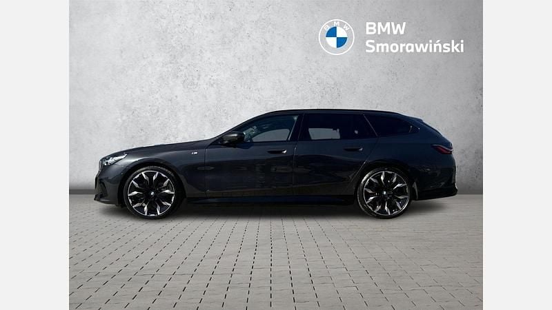 Używany BMW 540 Comfort Edition 286 KM (210 kW) 2024 Szary sophisto z brylantowym połyskiem metalizowany Kombi