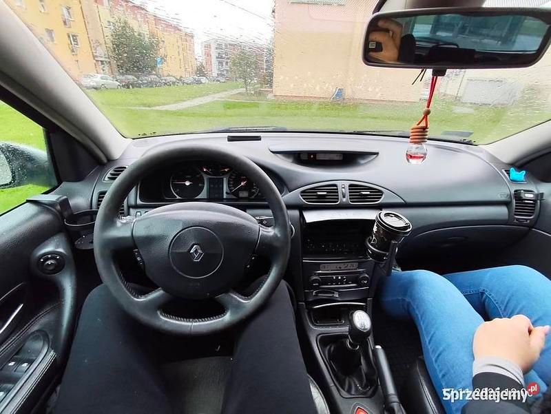 Używany Renault Laguna II 2004 Szary Kombi