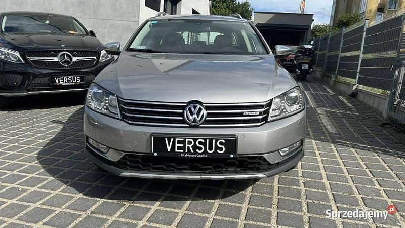 Szary (metalik) Używany 2014 VW Passat Alltrack Kombi | 39 000 zł - Obraz 1/4