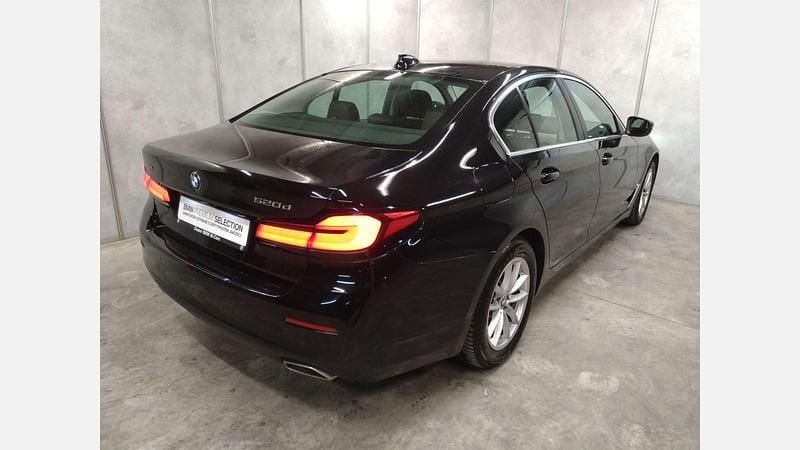 Używany BMW 520 190 KM (139 kW) 2022 Czarny Sedan/Limuzyna