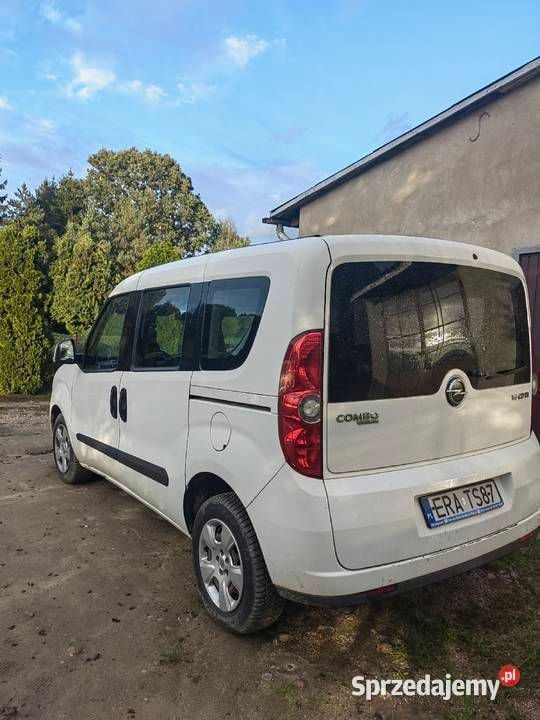 Biały Używany 2012 Opel Combo Minivan | 13 800 zł (Dobra cena) - Obraz 1/4
